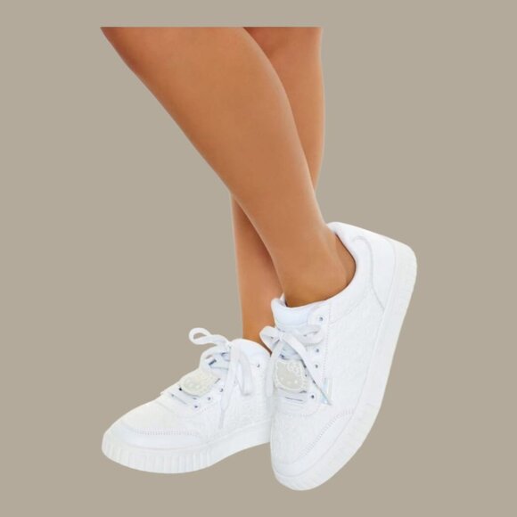NWT Women's Hello Kitty Lace-Up Sneakers - White - Limited Edition - Multisize - Picture 11 of 13